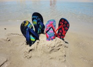 海边沙滩拖鞋图片