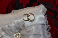 婚纱结婚戒指图片