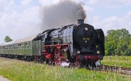 绿皮蒸汽火车图片