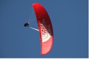高空滑翔伞降落图片