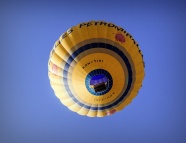 热气球飞升图片