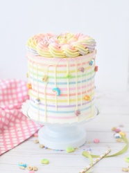 奶油彩虹蛋糕图片