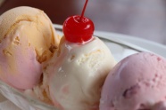 夏日水果冰淇淋图片