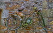 废弃旧自行车图片