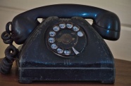 老旧黑色座机电话图片