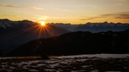 冬季山顶日落景观图片