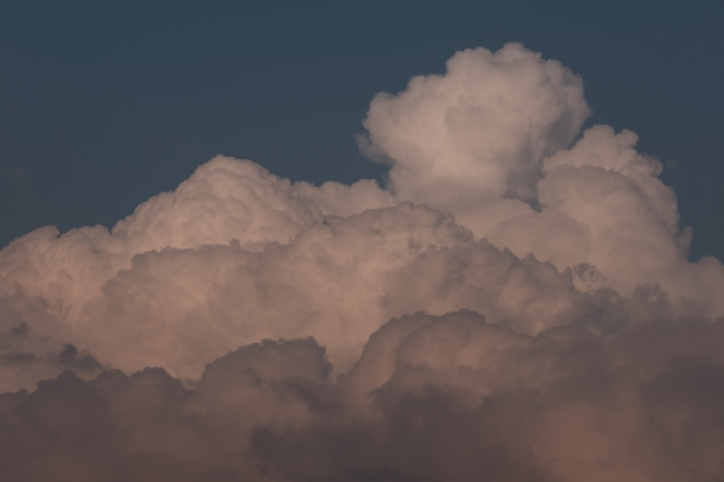天空油画蘑菇云图片