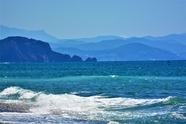 蓝色山海风景图片