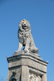 东方狮子雕像图片