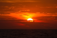 黄昏夕阳红天空背景图片