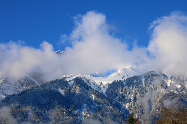 巍峨阿尔卑斯雪山风景图片