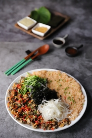 韩式蛤蜊石锅拌饭图片