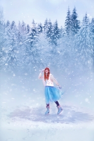 冬季树林溜冰美女写真图片