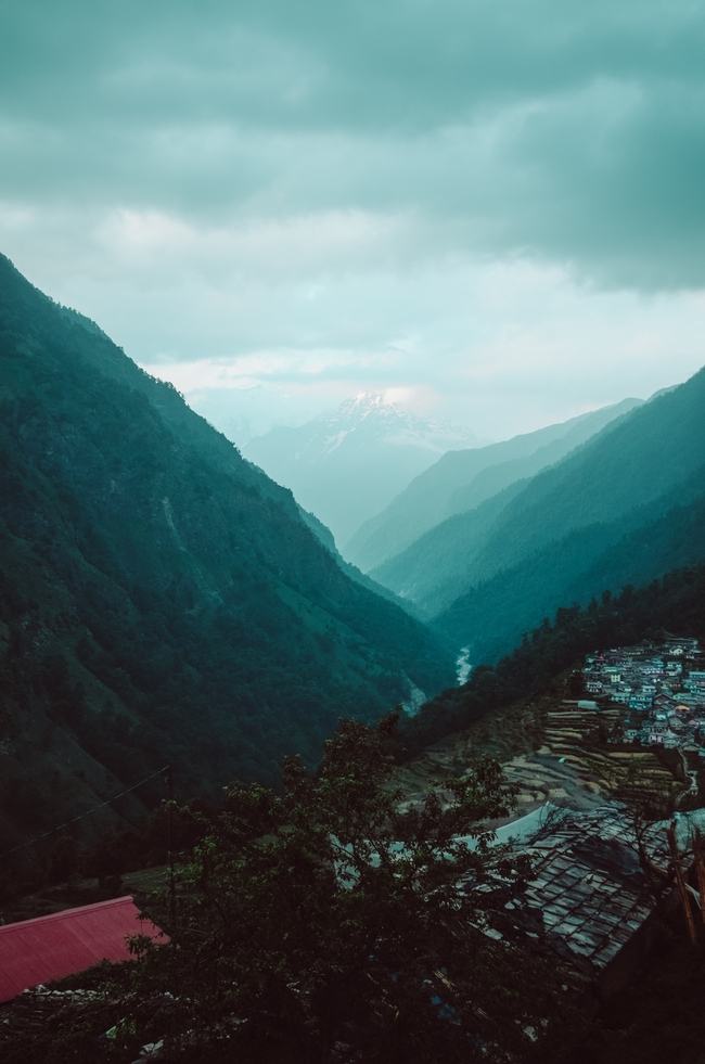 喜马拉雅山脚下梯田风光图片