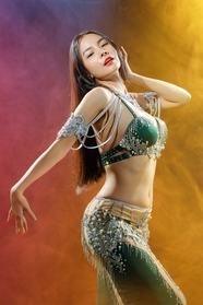 亚洲肚皮舞性感美女图片