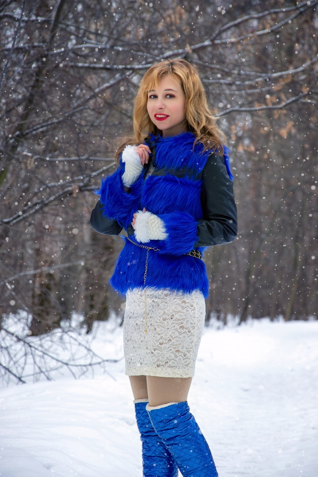 冬季雪地俄罗斯美女写真图片