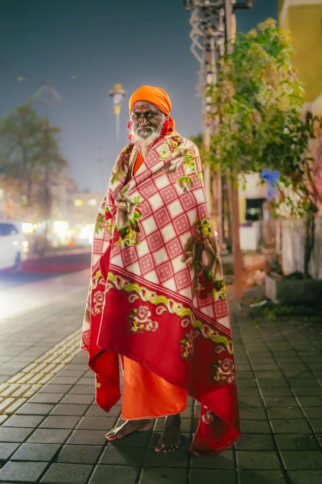 午夜印度街头老人图片