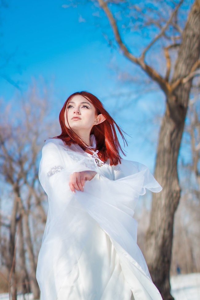 冬季白色仙女风精灵美女人体摄影图片