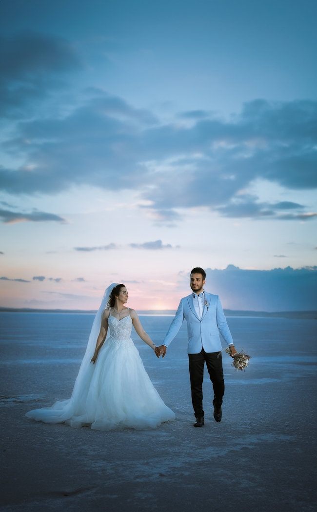 黄昏浪漫海边婚纱摄影图片