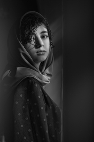 时尚质感黑白风格伊朗美女写真图片