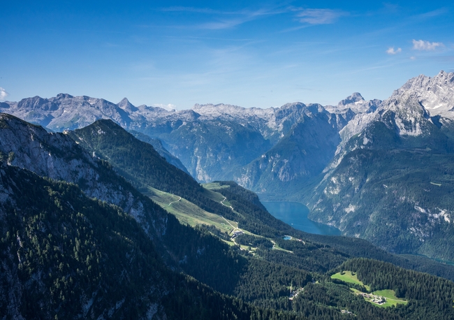 阿尔卑斯山连绵山脉风光摄影图片