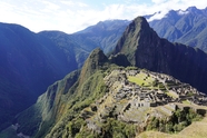 秘鲁巍峨高山山脉风光摄影图片