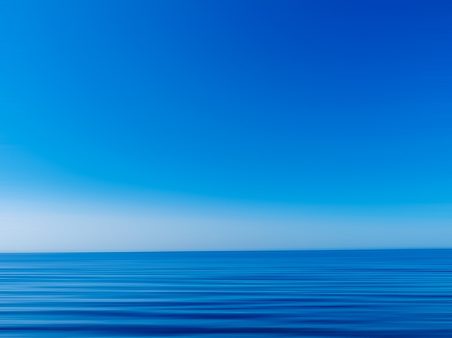 蓝天天空汪洋大海风景摄影图片