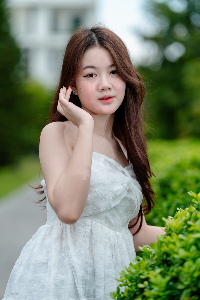 亚洲清纯白色蕾丝纱裙少女美女图片