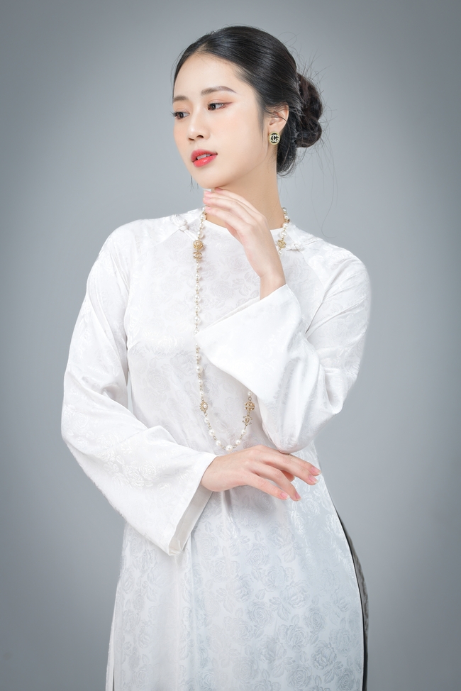 越南白色奥黛旗袍美女个人艺术写真照
