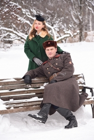 冬季俄罗斯情侣雪中写真摄影图片