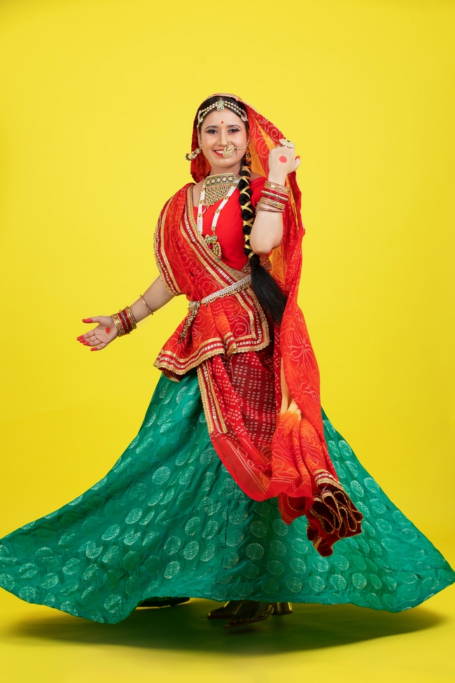 印度传统服饰妆容美女写真摄影图片