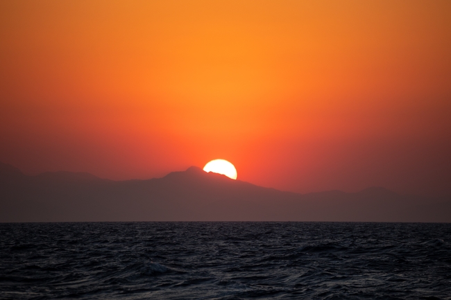 日暮黄昏海上落日余晖夕阳摄影图片
