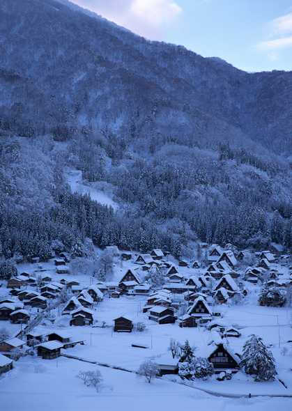 雪中房屋图片