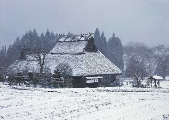 雪中房屋图片