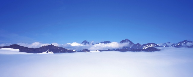 山峰云海图片