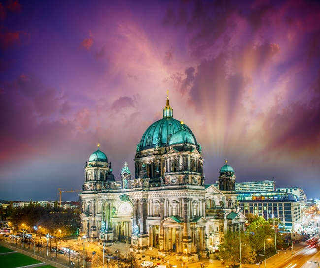 德国柏林大教堂夜景图片