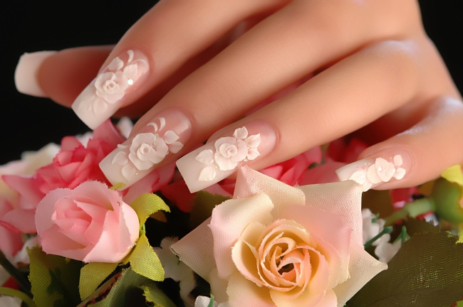 粉色玫瑰雕花美甲图片
