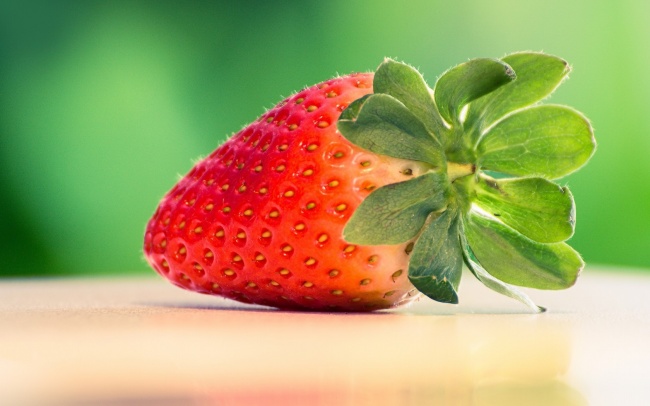 可爱草莓背景图片