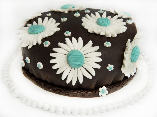 白色巧克力裱花蛋糕图片
