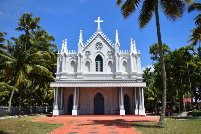 白色基督教教堂图片