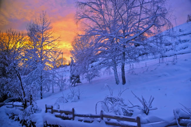 冬季黄昏日落雪景图片
