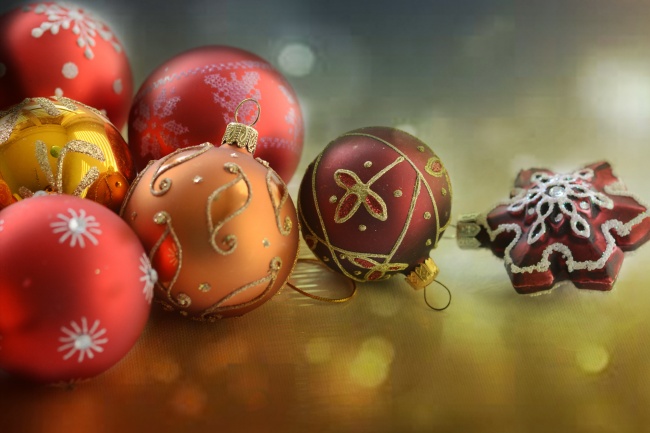 圣诞彩球装饰图片
