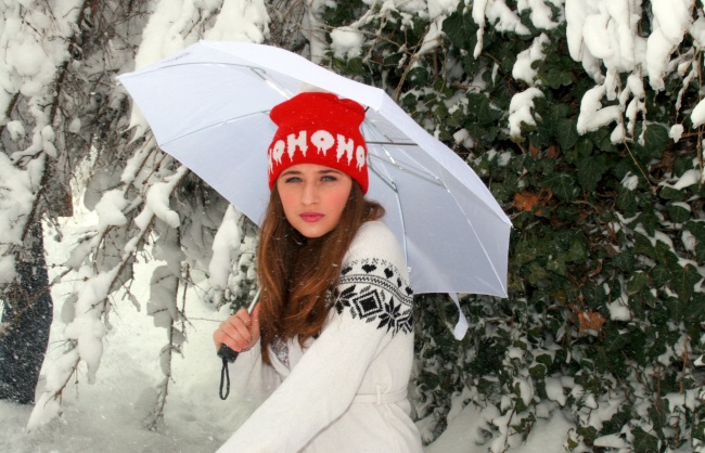 冬季撑伞美女图片