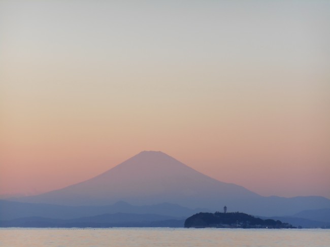 暮色中的富士山图片