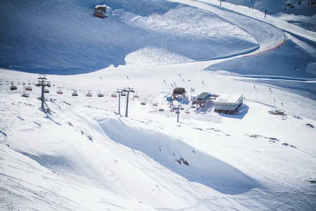 冬日滑雪场雪景图片