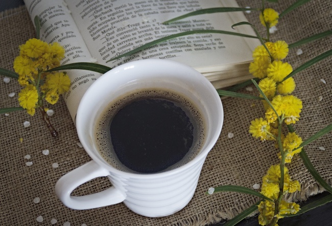 咖啡与书唯美意境图片