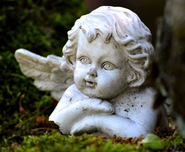 小天使石像图片