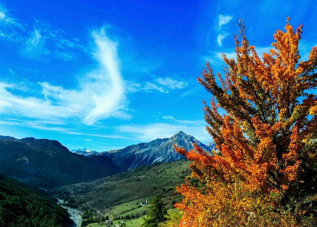 秋季阿尔卑斯山风景图片