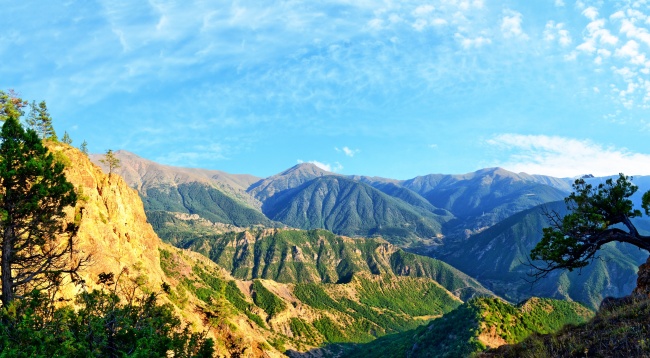 山脉自然景观全景图片