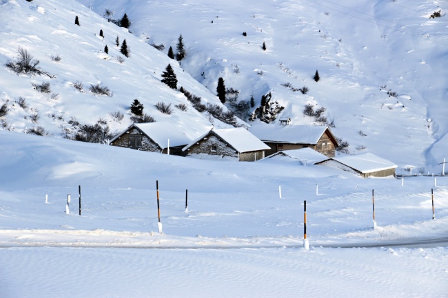 瑞士冬天雪景图片